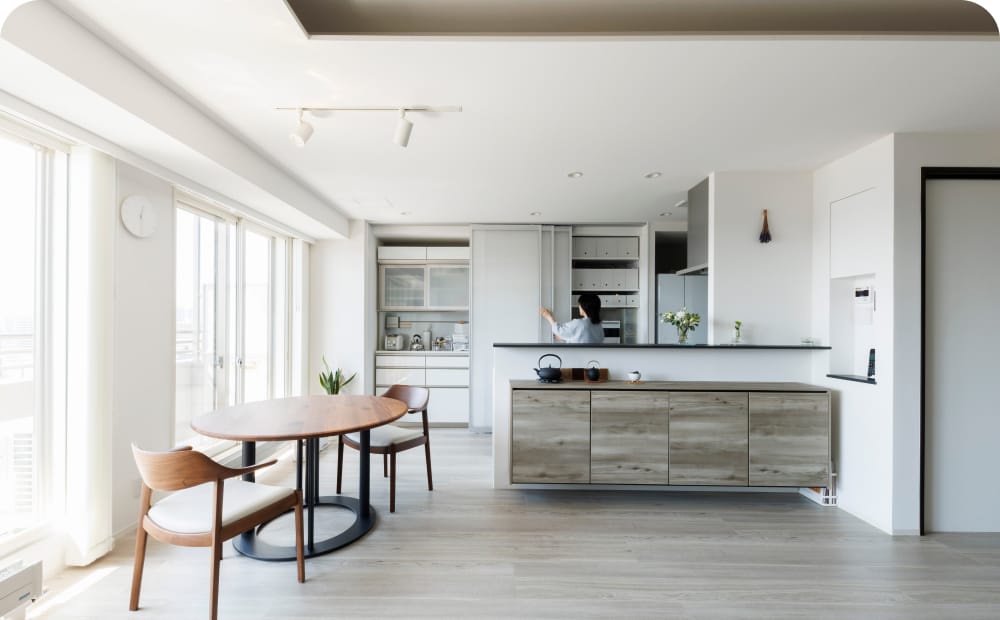 新築そっくりさんの快適リフォーム 住まいを一から再設計し光と開放感あふれる空間に