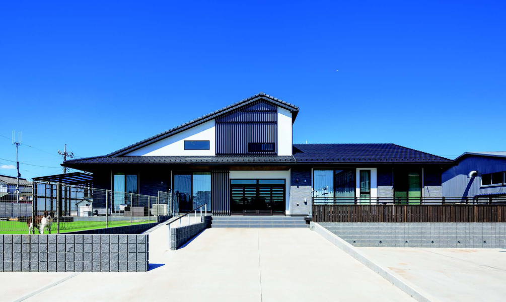 住友不動産の注文住宅 美しく堂々とした和モダン外観が際立つ二世帯住宅