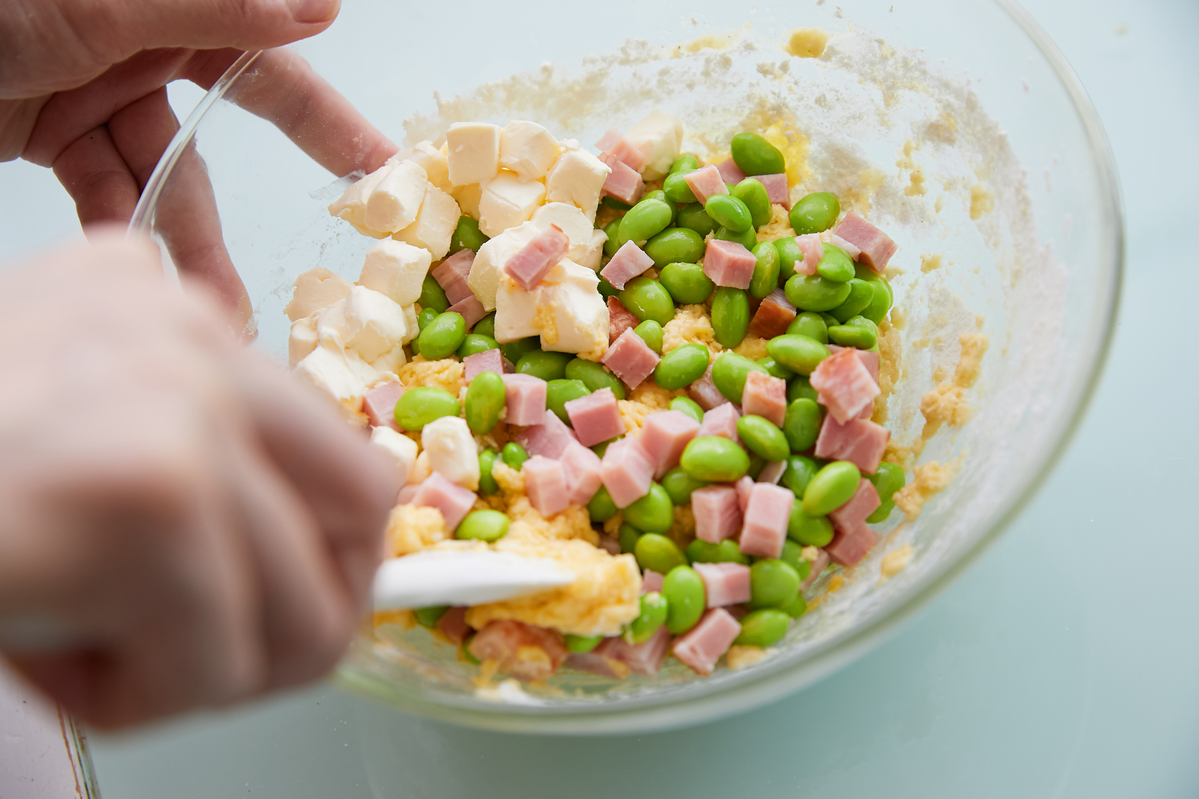 材料を混ぜて生地を作る イメージ画像②